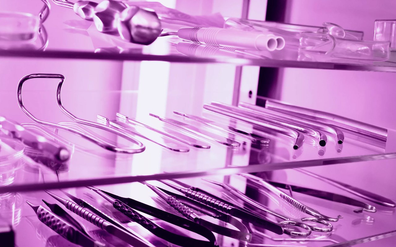Disinfection with UV-C radiation is gaining importance — e.g. in the medical field. ams OSRAM has now achieved an important peak value in this field. Image rights: ams OSRAM.