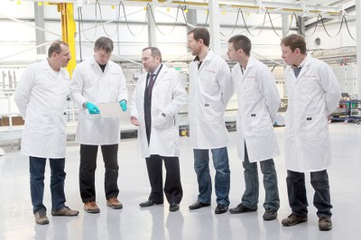 The Cambridge Nanotherm development team in the new fab