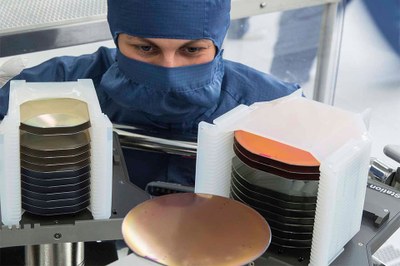 A view of the clean room - the assembly system transporting a 6-inch wafer; 4-inch wafers can be seen on the left (Picture: Osram)