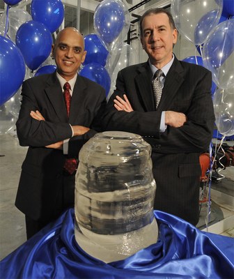 Rubicon Technology, Inc. executives Raja Parvez, President and CEO (left), and William Weissman, CFO (right), celebrate the first sapphire boule from the new Batavia, IL facility. (Photo: Business Wire)
