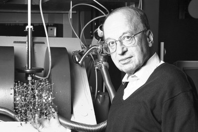 Congratulations to the 80th birthday of Prof. Dr. Jürgen Schneider who invented the white LED which is composed of a single semiconductor chip
