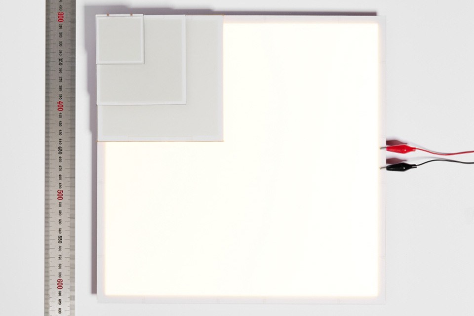 Area size comparison of LG Chem's new 320x320 mm OLED to conventional standard sized OLED panels