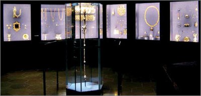 I-NO’s PinolLED light strips are used in the display cabinets at Denmark’s Rosenborg Castle to reduce energy consumption and beat the heat inside the cases.