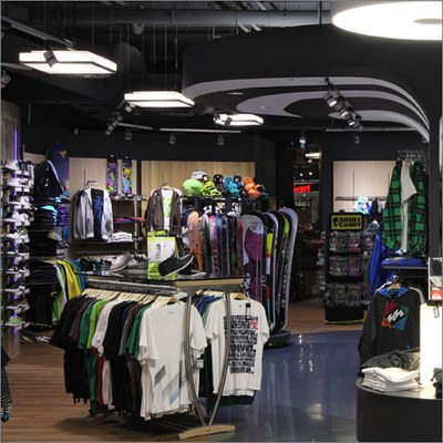 Cool lighting for the Moreboards store in Kufstein/Austria: LED luminaires provide brilliant light, with high flexibility in the choice of colours available.