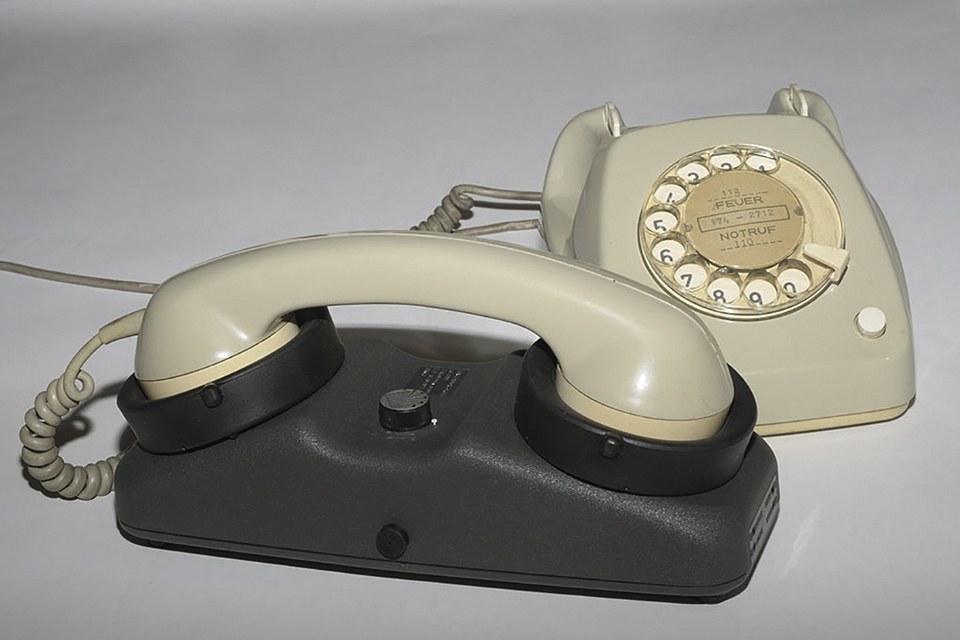 Figure 2: "Modern communications technology" - circa 1986 (Credits: Wikimedia Commons [2])