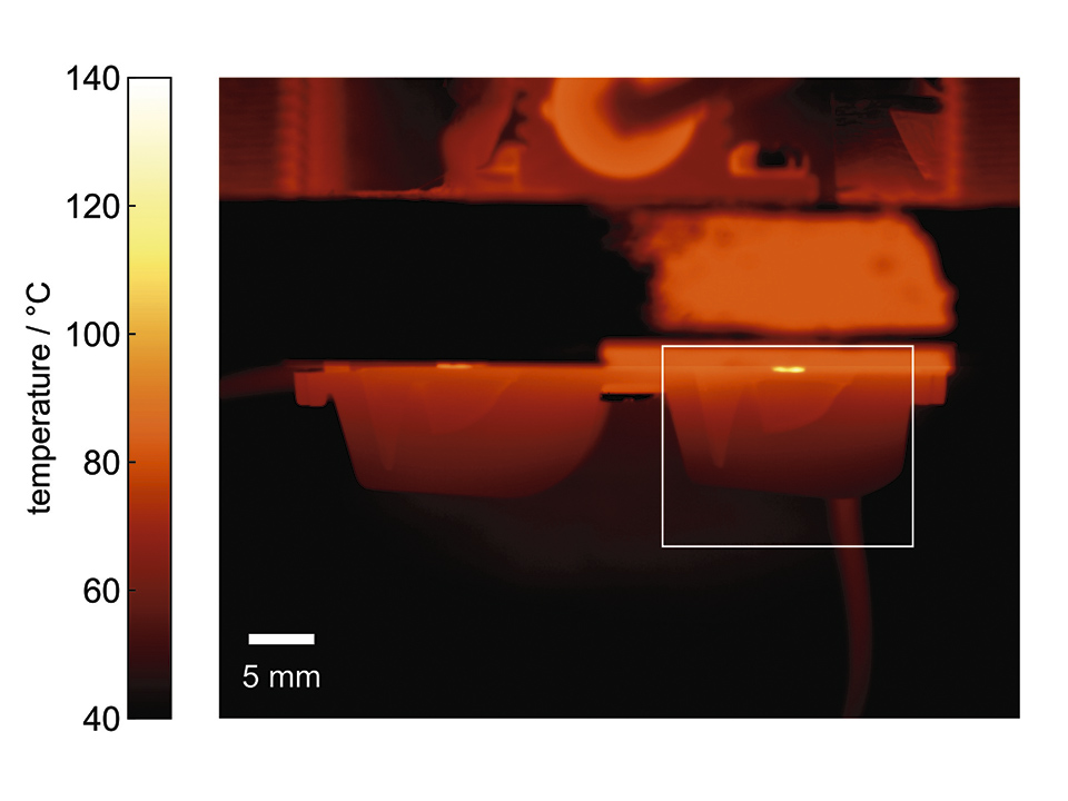 Figure 4: Thermographic image of a cross-sectional cut through the polymer optic (PC)