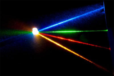 Four laser beams — yellow, blue, green and red — converge to produce a pleasantly warm white light. Results suggest that diode-based lighting could be an attractive alternative to increasingly popular LED lighting, themselves an alternative to compact-florescent lights and incandescent bulbs. (Photo by Randy Montoya)
