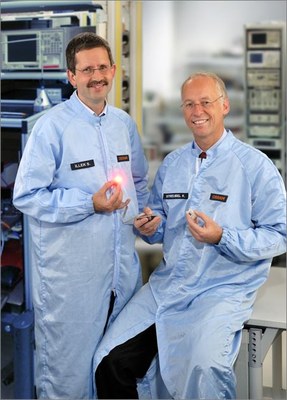 Tiny light - huge impact. Dr. Illek and Dr. Streubel with the OSTAR LED in their laboratory in Regensburg. (Source: OSRAM)
