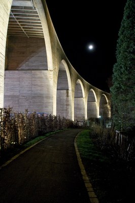 Illuminated bridge with LED lighting