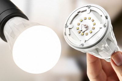 The natural warm white light, which provides realistic rendering of colors and skin tones, comes from the new “Brilliant Mix” LED concept from OSRAM Opto Semiconductors