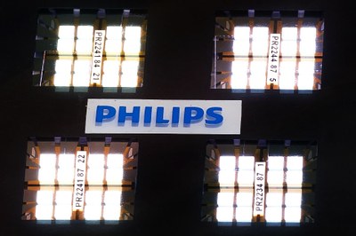 A closer view on the 230V AC-powered white-light OLED module