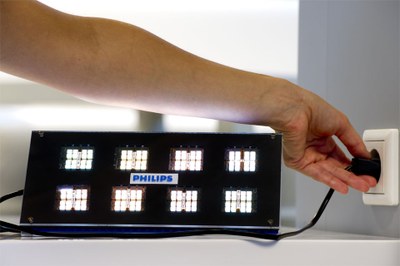 Philips demonstrates world’s first 230V AC-powered white-light OLED module