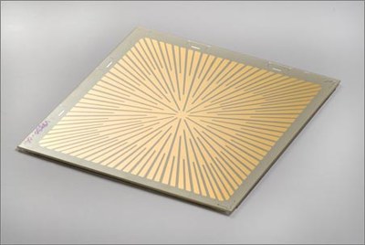 Revolutionary novel and efficient OLED lighting technology: The device shown here is less than 2mm thick. A metal line grid is used to make a homogeneous light output all over the plate. (Picture source: the OLLA project / M.Klop)