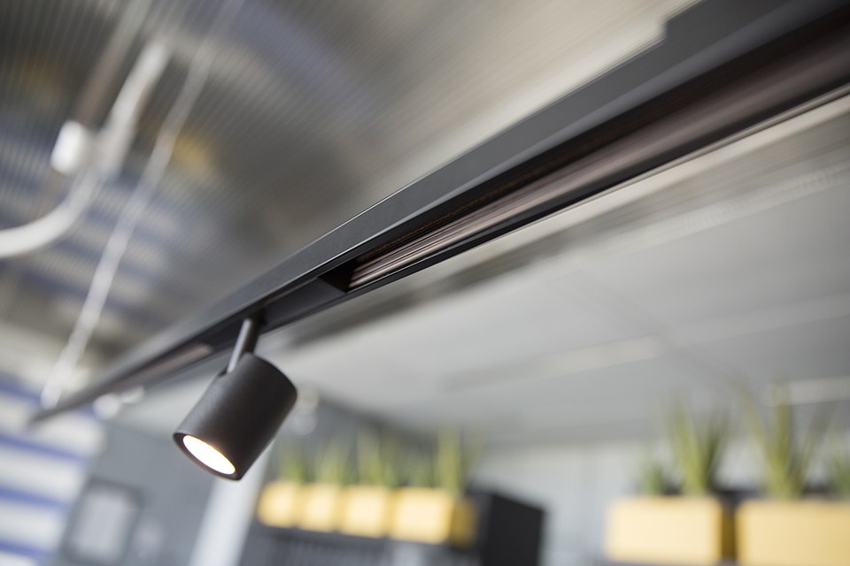 Low voltage led track clearance lighting